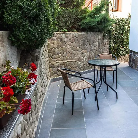 Crocus Frühstückspension Lemberg